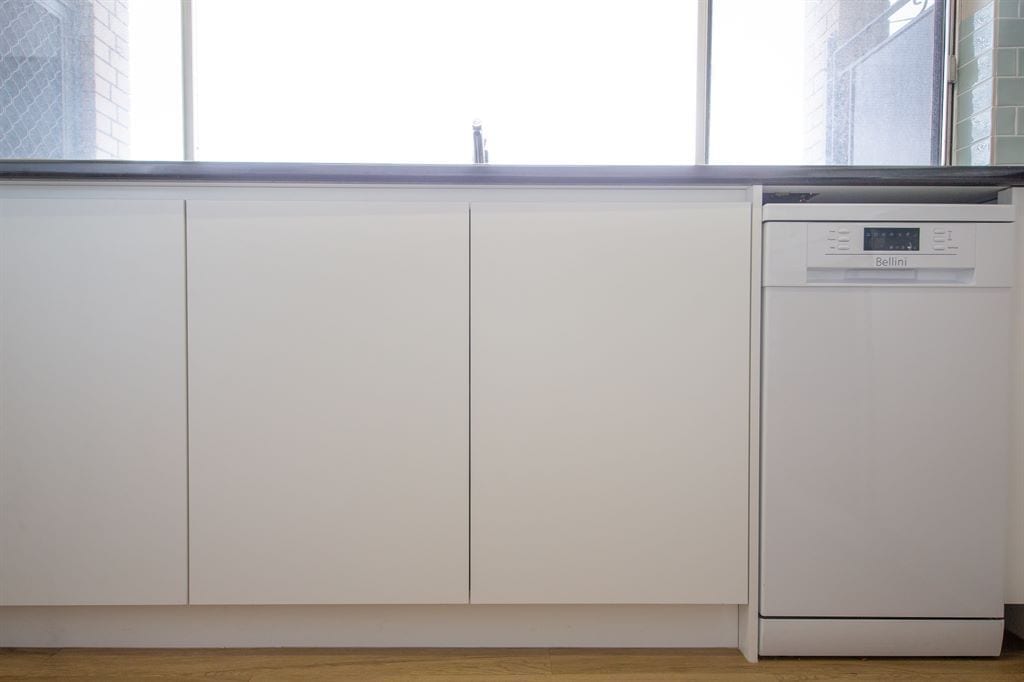 white laminant cabinets