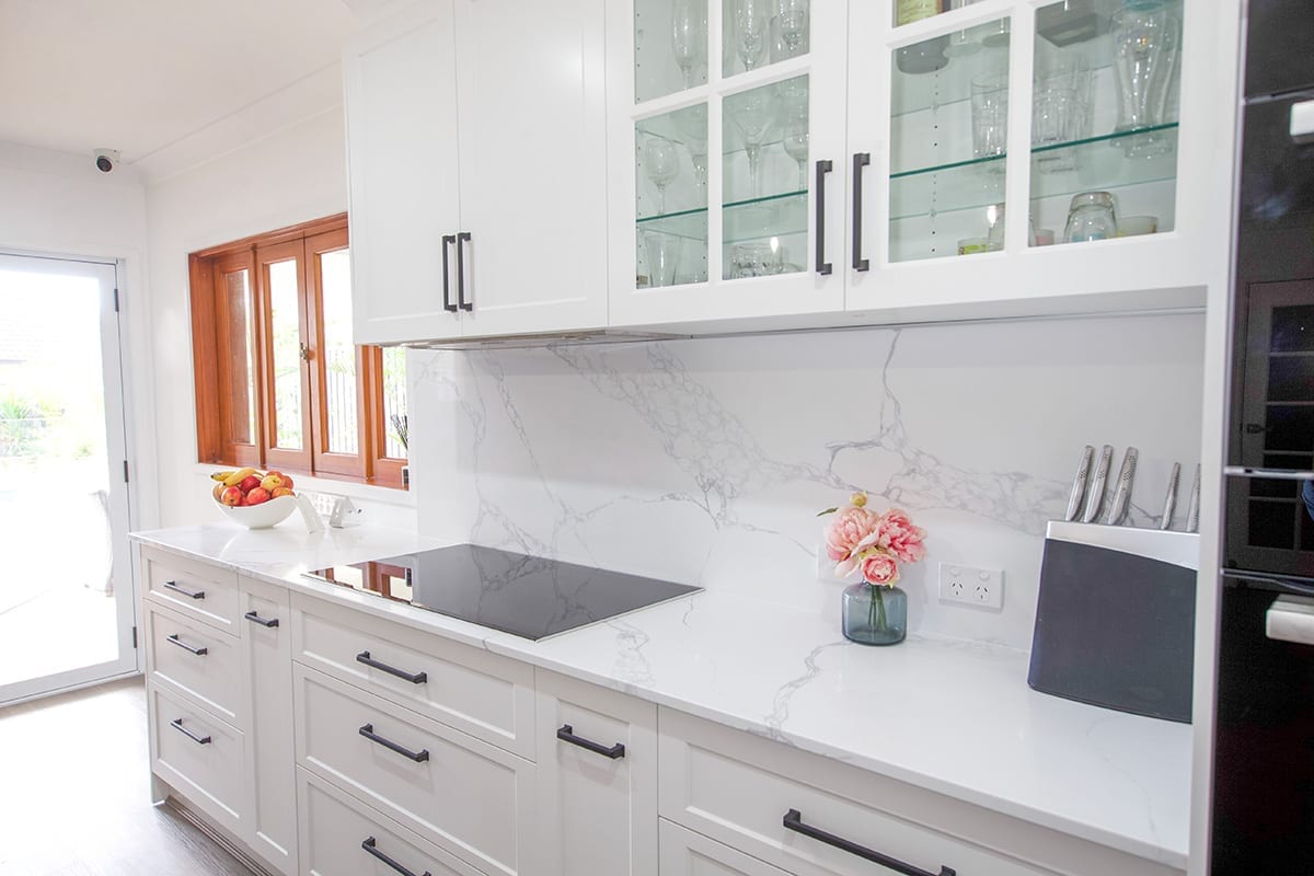 Marble patterned kitchen backsplash
