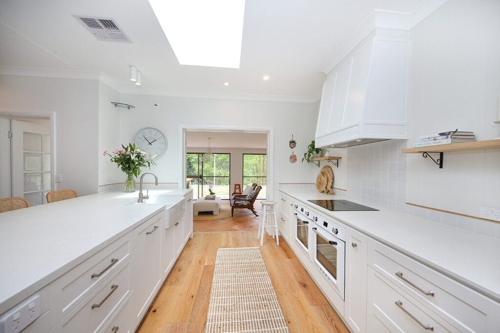 Hamptons Kitchen Island Benches with Rangehood