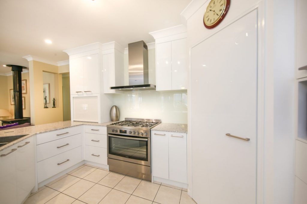 Kitchen Stove and Rangehood