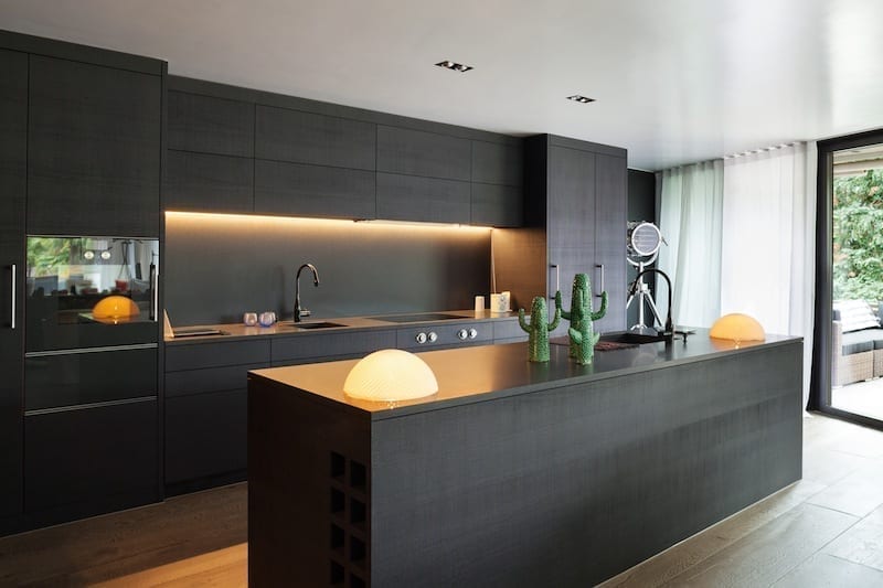 Dark stone kitchen splashback